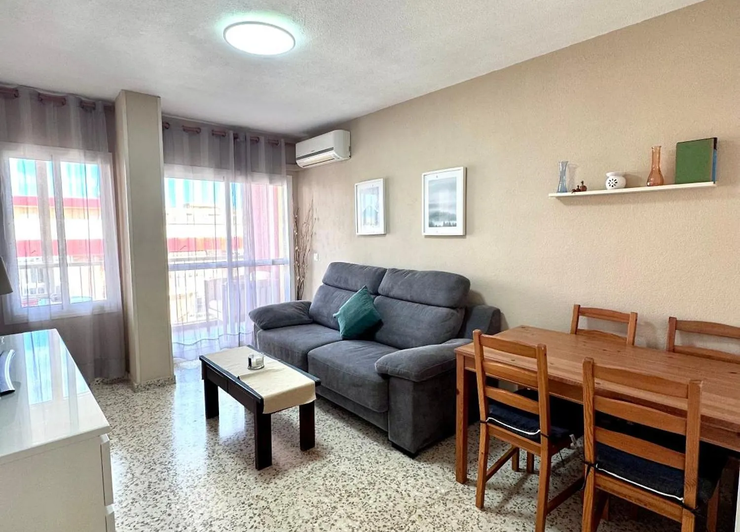 Cozy Apartment In Prime Location - 베날마데나코스타